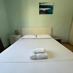 Leo Apts Apartment *