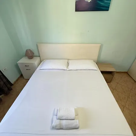Appartamento Leo Apts *