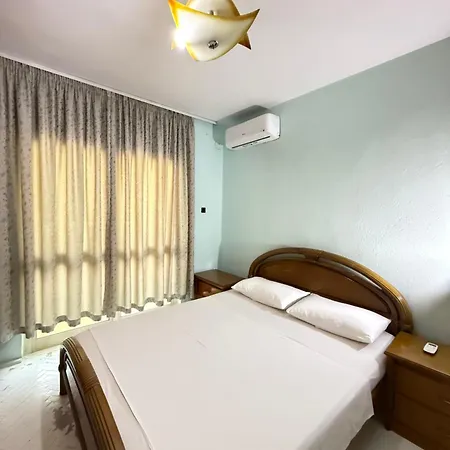 Leo Apts Appartement Tirana